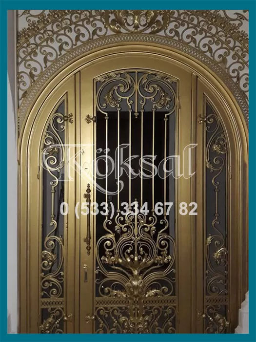 altın varaklı villa kapısı