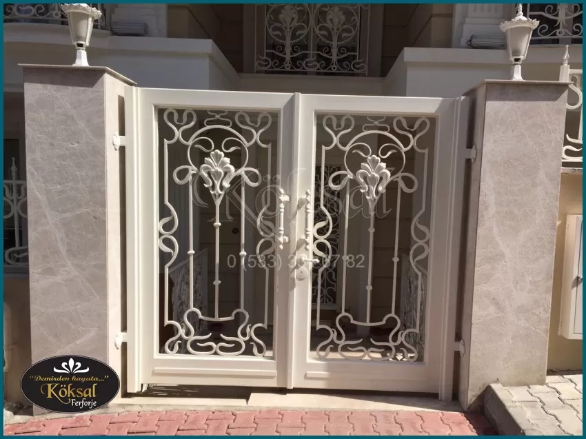 Ferforje Beyaz Bahçe Giriş Kapıları - Modern Bahçe Kapı Modelleri