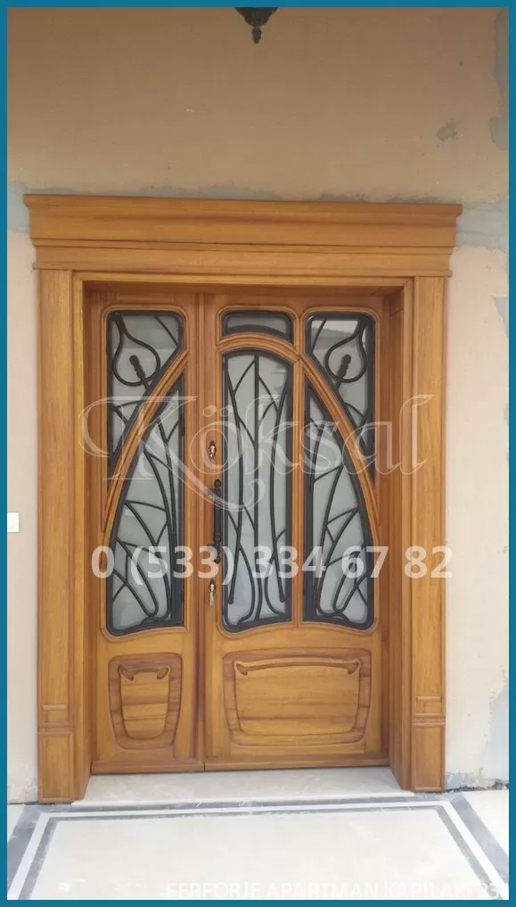 klasik ahşap villa kapısı